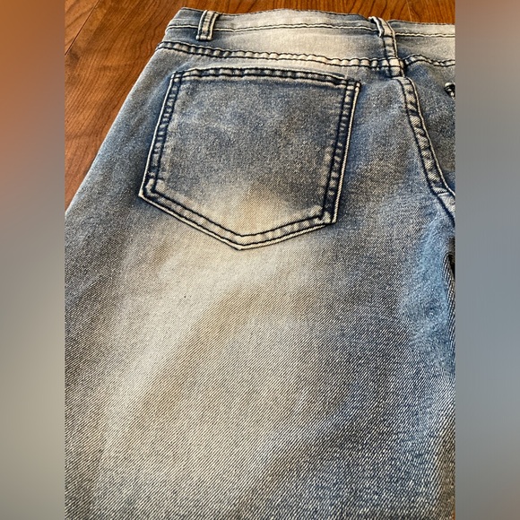 Road Narrows NYC Distressed & Faded Denim Shorts NWT - Picture 7 of 7